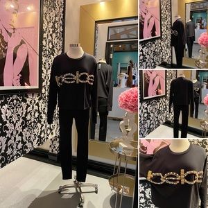 🌺Bebe 
Gorgeous Black Stone Front Top